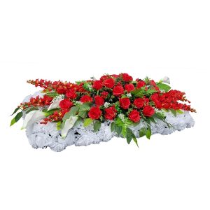 Холм намогильный из искусственных цветов